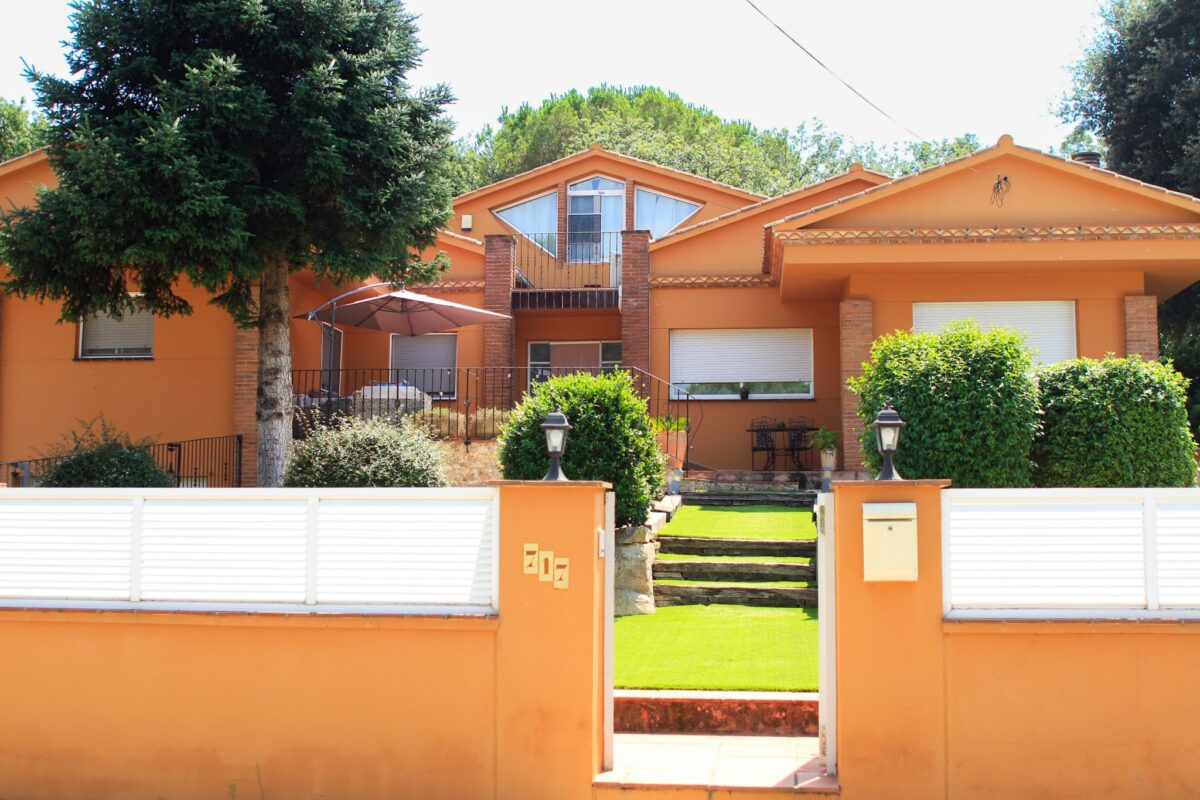 chalet independiente en venta en calle montserrat (27)