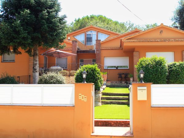 chalet independiente en venta en calle montserrat (27)